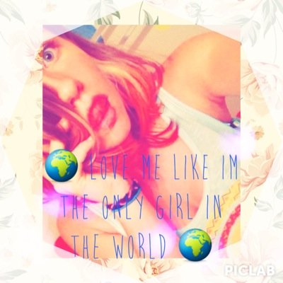 Angie_S0FTBA11's profile picture. 