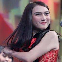 gue gak punya PP, LS, album, kaos, pin JKT48, gak bisa ngechant & wotagei, gak pernah nge-live, gak pernah ke theater. Terus MASALAH KALO GUE JADI FANS JKT48 ??