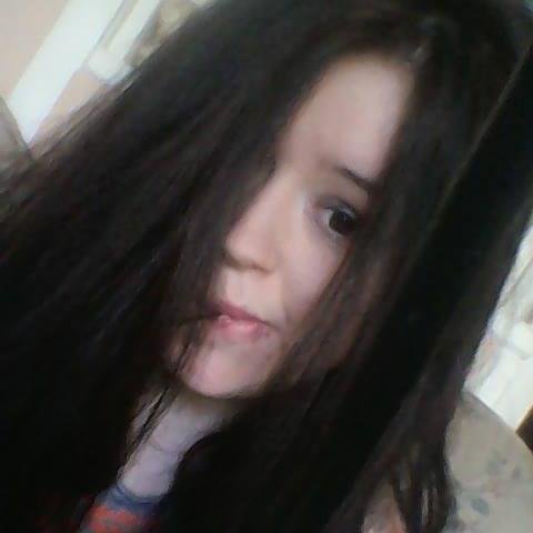 Ella , Im Marylin Marie I'm 16 years old im Apart of the Official Girl Group @RetroCherryRed, singer , student , ice cream Love , Directioner and Lovatic