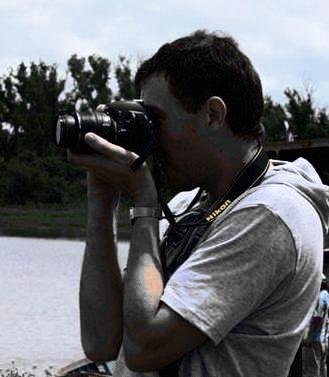 Contador Público. Vivo en la ciudad de Rosario. Aficionado a la fotografía.
