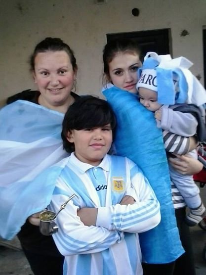 orgullosa de mis peques amo a los hombres que las tienen bien puestas que se la juegan a todo o nada ,detesto a los cobardes ...amo la música
