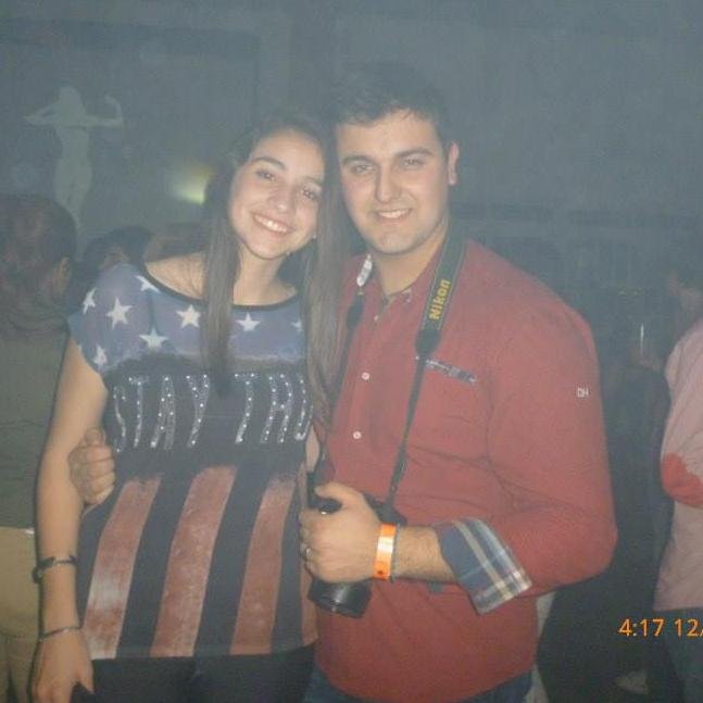 Mas feliz que la mierda.