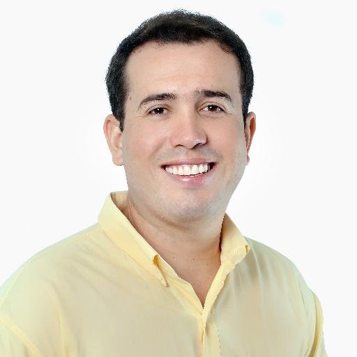 Reginaldo Segundo 32 anos, de Santa Rita Advogado, Contador, Ag. Penitenciário, Militante Estudantil, Filho de Reginaldo Pereira Prefeito de Santa Rita-PB