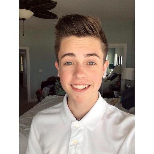 FREE FOLLOW PLEASE FOLLOW @wigglywilkinson SHE FOLLOWS BACK AND ASK FOR DMS TO 3/12 + GRANT