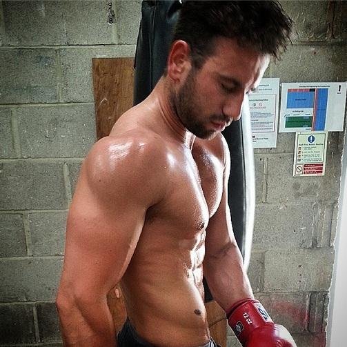 Sponsored athlete. Aesthetic bodybuilder, daily video / photo diary of my progress, diet and training schedule.
