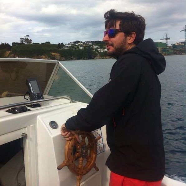 alejandrobarata's profile picture. Persiguiendo a #internet.