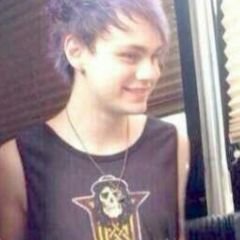 free follow from @sickofmikey, go follow her and ask for a follow back  if you already follow ily