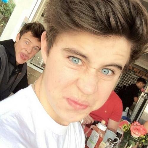 FOLLOW ME ON @CANIFFWINS I FOLLOW BACK