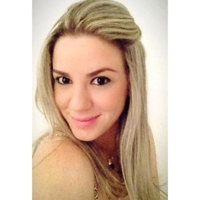 Numa moldura clara e simples sou aquilo que se vê!