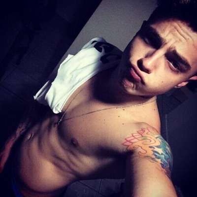 EVERYONE GO FOLLOW @Calumarry_