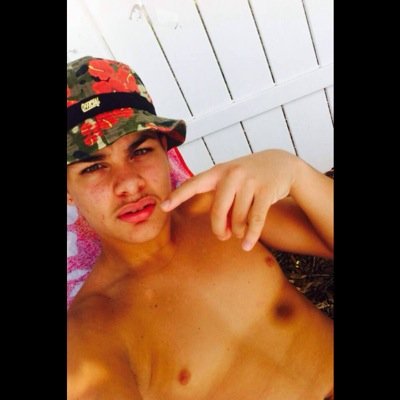 krisfvckedyamom's profile picture. I DiDnT g0 To HiGh ScH00L , I b0UgHt 0nE