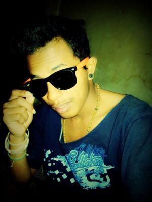hy my name husni munez.............yg pengen tau gue lbih jauh ni pin gue ea guyz d invite ea _ 749688af ..........