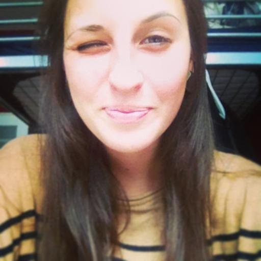 21 years old girl who likes chatting and dancing.
