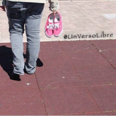 La vida es una frase con principio y fin. ¿Dónde acaba? En tus labios ~Escribo letras, que forman palabras y éstas, frases o versos~ |Soy esclavo de tus besos|