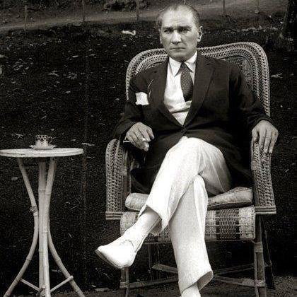 Ey Türk ;
Üstte gök çökmedikçe,
Altta yer delinmedikçe,
Senin ilini ve töreni kim bozabilir ?
Titre ve kendine dön..!