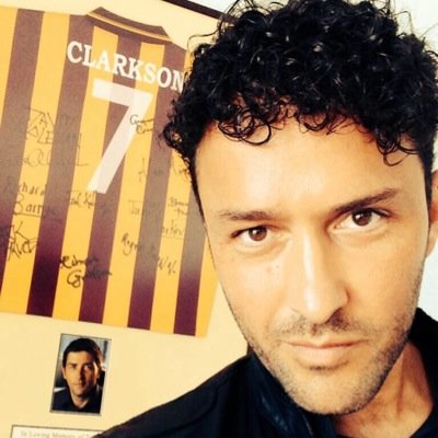 A fan of the patriotic welsh actor Richard Mylan. Rich followed: 14/12/13. Met him twice! He sent me a video message on my bday: http://t.co/XyrnomJYSH