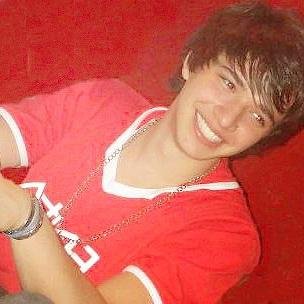 #SERRANISTA ♥ #Aliada - Julian Serrano me siguio el 14/12 - #OneDirection #WhereWeAre 4DeMayo. ♡