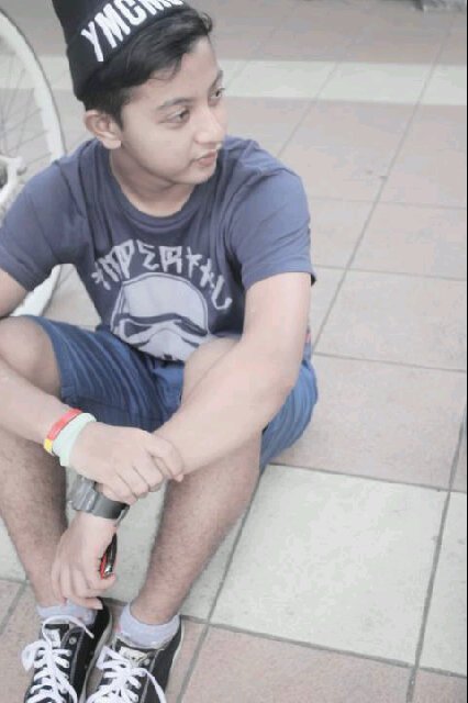 gue gk doyan reggae tp sangat gila menggaulinya.