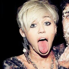 Grupo de smilers no wpp. Se quiser entrar manda nome e número na dm, ou na nossa ask.