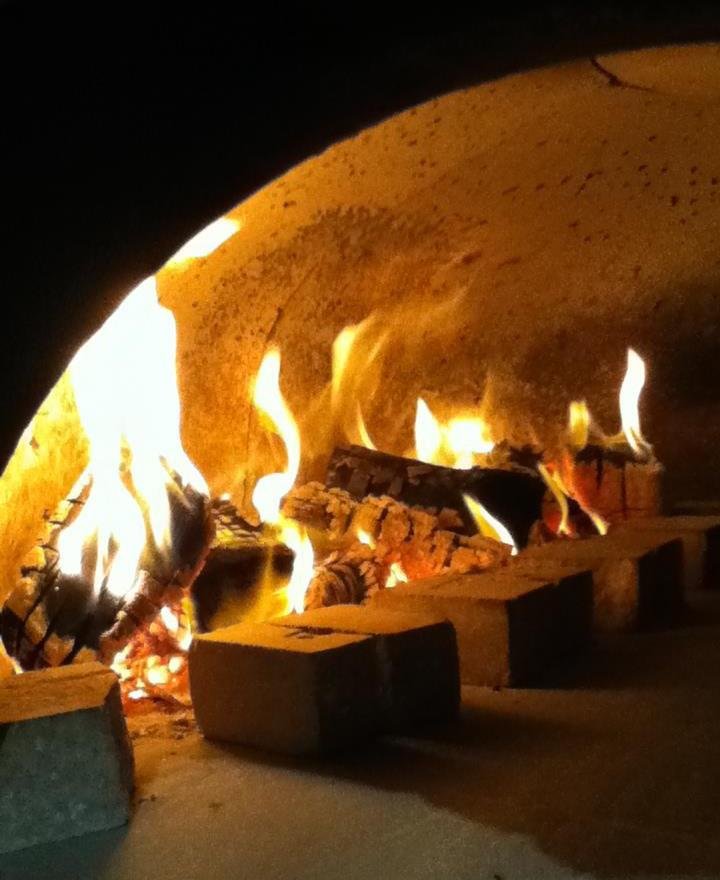 Glasgow's first authentic wood-fired pizza takeaway - named in the Best Pizzas in UK. Takeaway of the Year for South-West Scotland - 0141-637-8883.