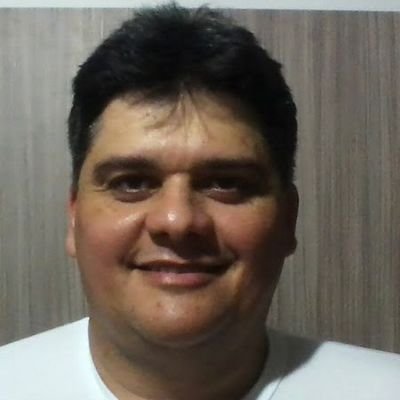 Advogado e Professor.
