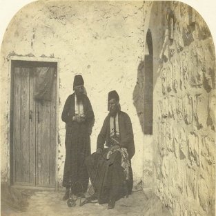 أتوق لذلك الوطن الخالي من لكدر