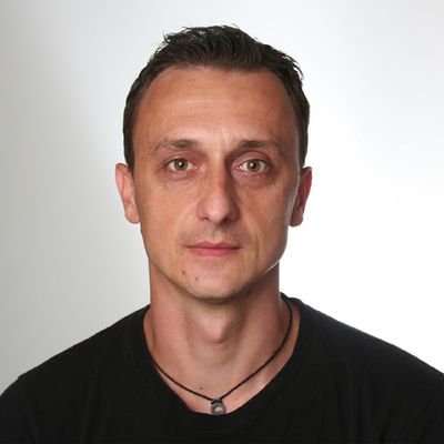 good music #EDM,photography,art,culture, coffee,Italian food,Tequila and travelling,wants to be sound engineer

MSc in Political Science, BA European Studies