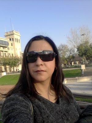 Fonoaudióloga, casada, mamá de Emilia y amiga de todos los gatos