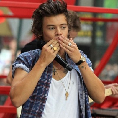 just a reminder that Harry loves you, dont ever forget that  
- @hightidehes