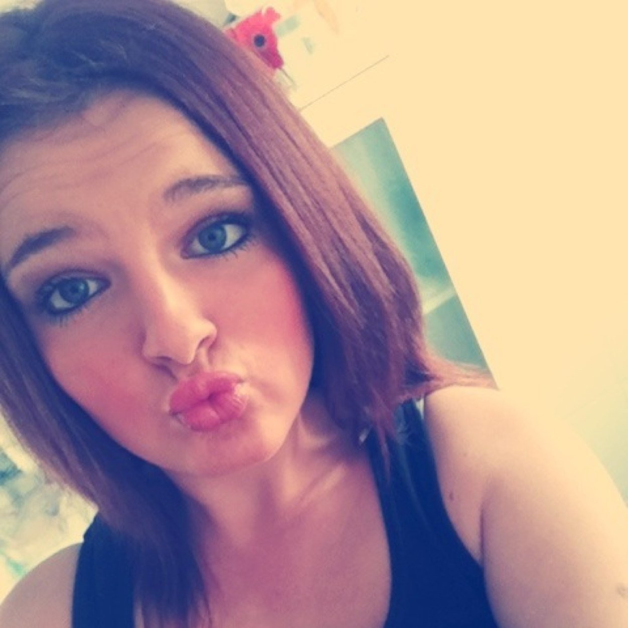 Im a directioner, i ship Larry Stylinson, im a janoskinator, follow me i follow back ;)