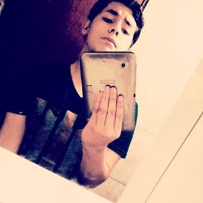Hola, Sigueme y te sigo. Tengo 15 años, me encantan las canciones en inglés *_* y buehj muchas cosas más.        Instagram:Yulbarroeta15 Ask.fm:Yulbarroeta