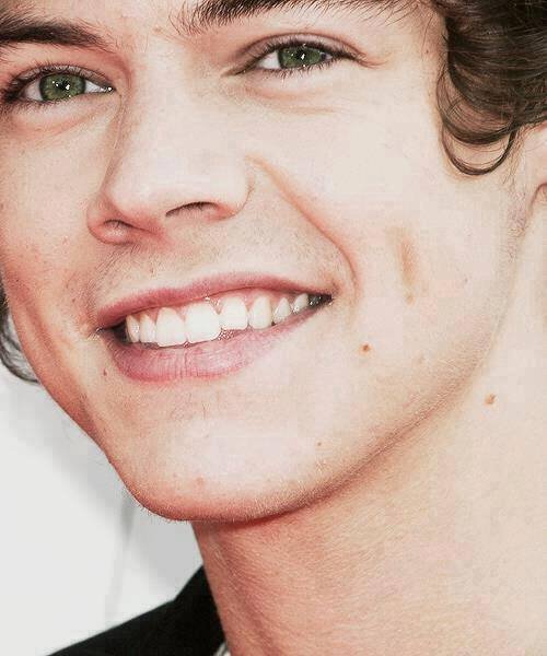 biooooo7's profile picture. hello,follow @sophieyolp21 because i give you a free follow.She follows back XX