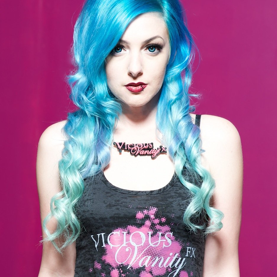 Owner of Vicious Vanity Fx - Winner of SyFys Face Off s3 - Instagram @Nicole_Chilelli