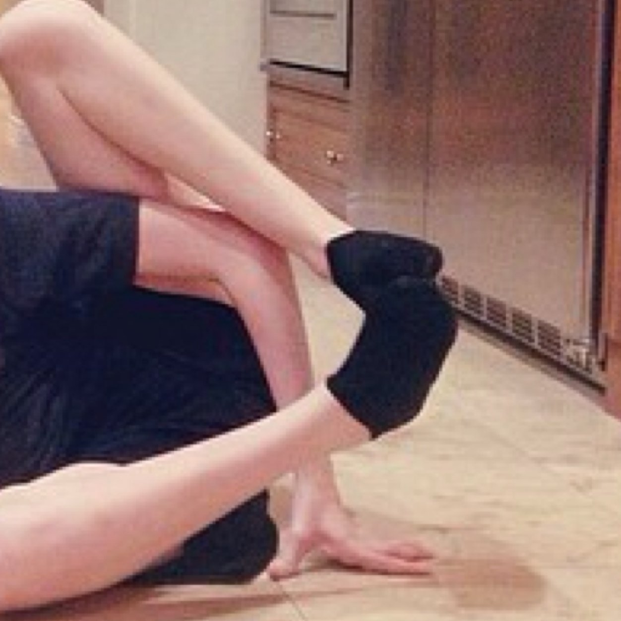 trevormoransleg's profile picture. i kick and shit♡