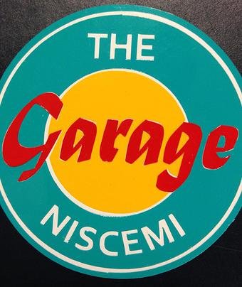 The Garage è uno stile di vita On the Road! Un modo vintage per ridare vita alle tue passioni attraverso la storia del motociclismo e dell'automobilismo!
