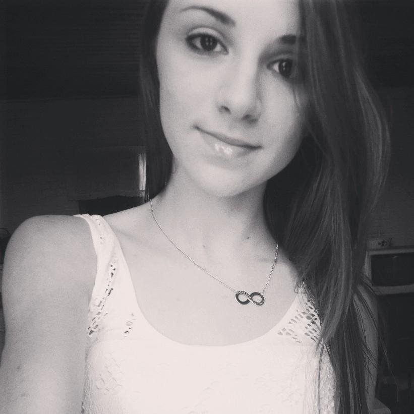 “Vou dizer pra Deus nosso senhor
Que tu és o amor da minha vida
Pois não dá pra viver nessa vida morrendo de amor.”