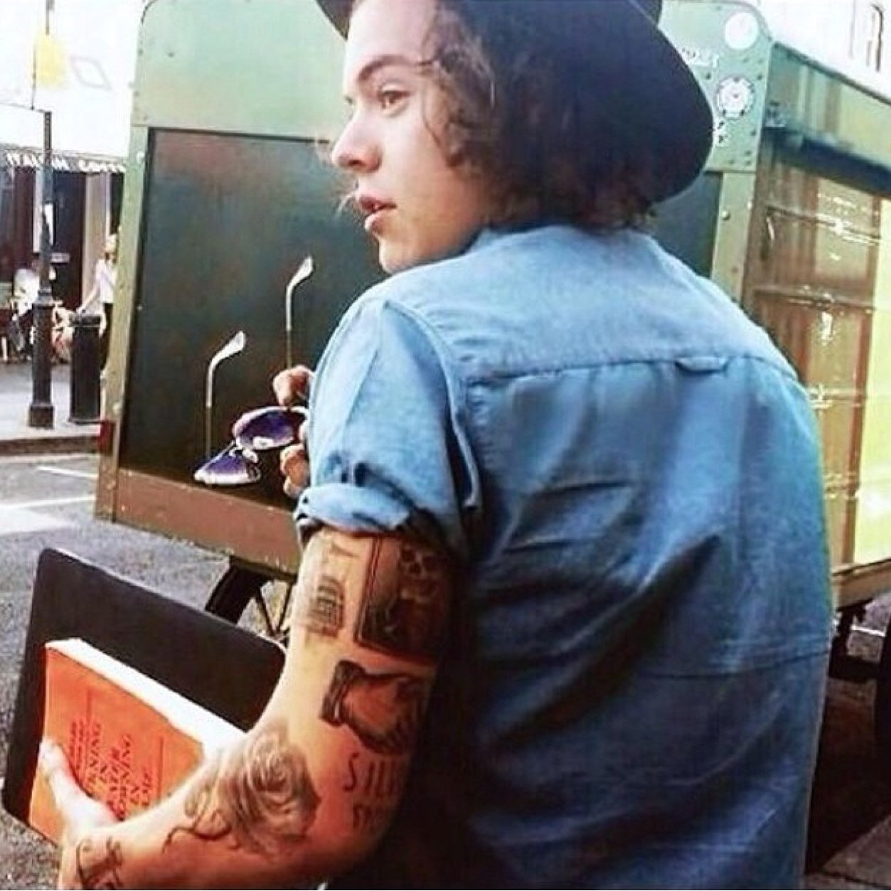 Pleaassseeee follow @hazzaeyesx thanks x