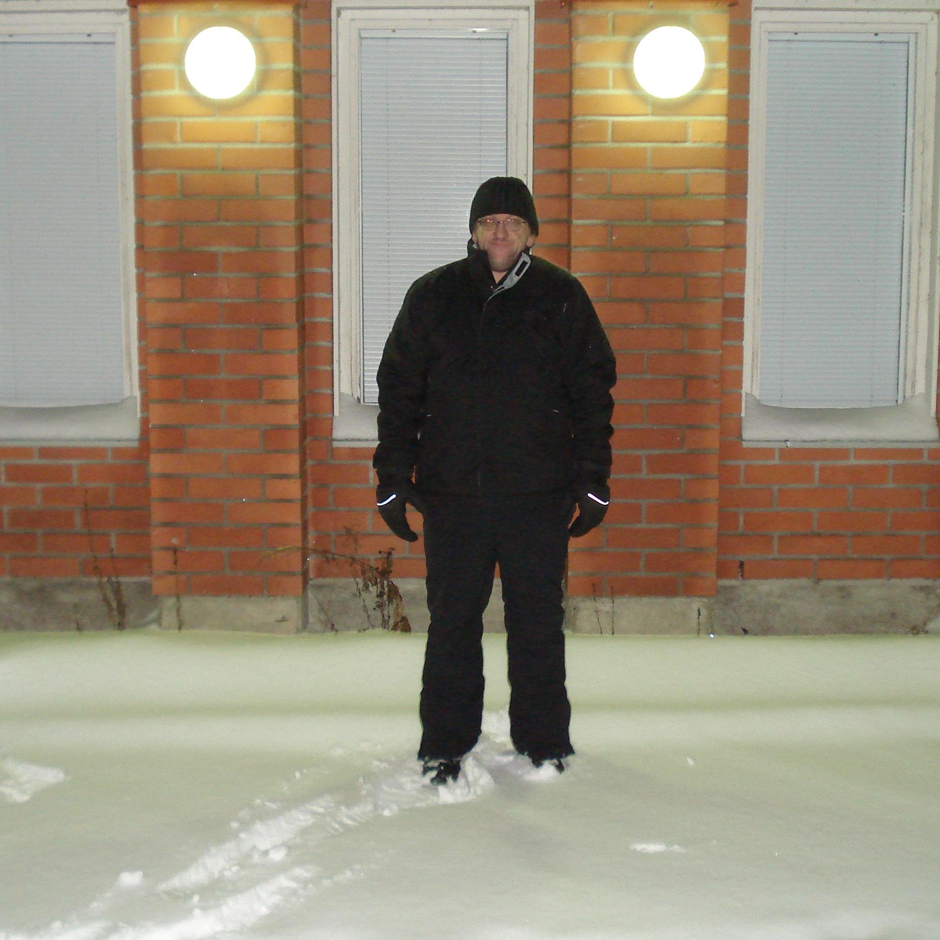 esa1964's profile picture. I'm from Finland. I like watching sports (hockey,soccer=football) (metal) music and reading!