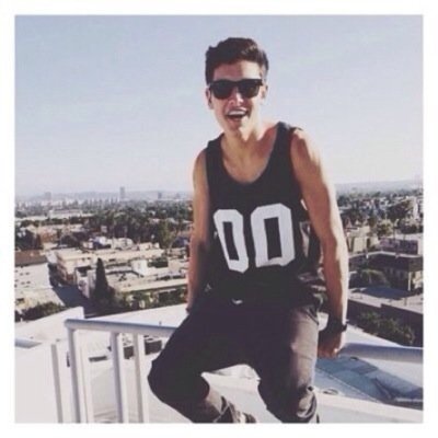 follow @stayweirdlawley :)