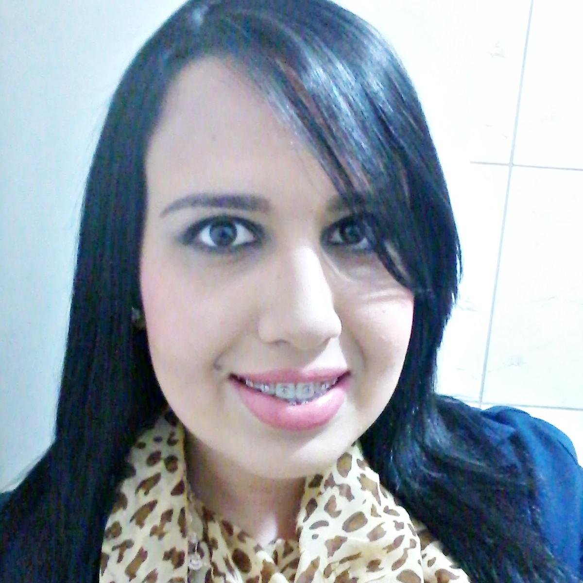 Música, festas, facul, estudos, livros, amor, amigos, familia, fé, céu azul, dias de sol: A vida é feita de coisas boas!