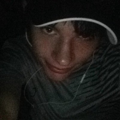 I'm bisexual I love evanescence, i have two best friends Tiffanie and Maribel ❤️ i love them, they're my baes :) im 17