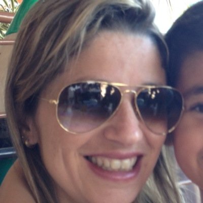 Advogada. Curiosa por natureza. Me interesso por política, religião e aprecio futebol. Mas sei curtir futilidades numa boa... Quando me convém. Adaptação.
