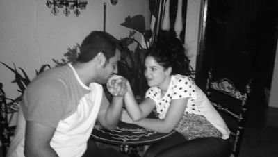 Hija de manolito er vino.Las cosas peqeñas son las qe me yenan el corazon.Resumo mi vida en felicidad.Enanorada de la vida