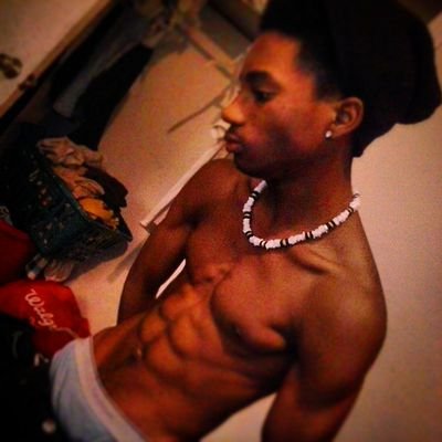 100% follow back .........Tht body tho .......ig @2oo_short