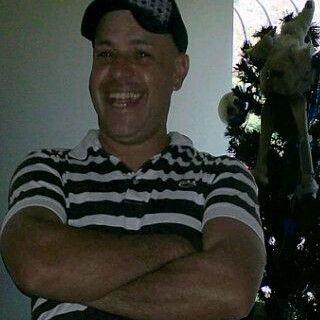 Caraqueño radicado en san Felipe chavista revolucionario Solo l socialismo ofrece lib eracion e igualdad d todos los seres humanos.04120543512 mi pin 5304113E