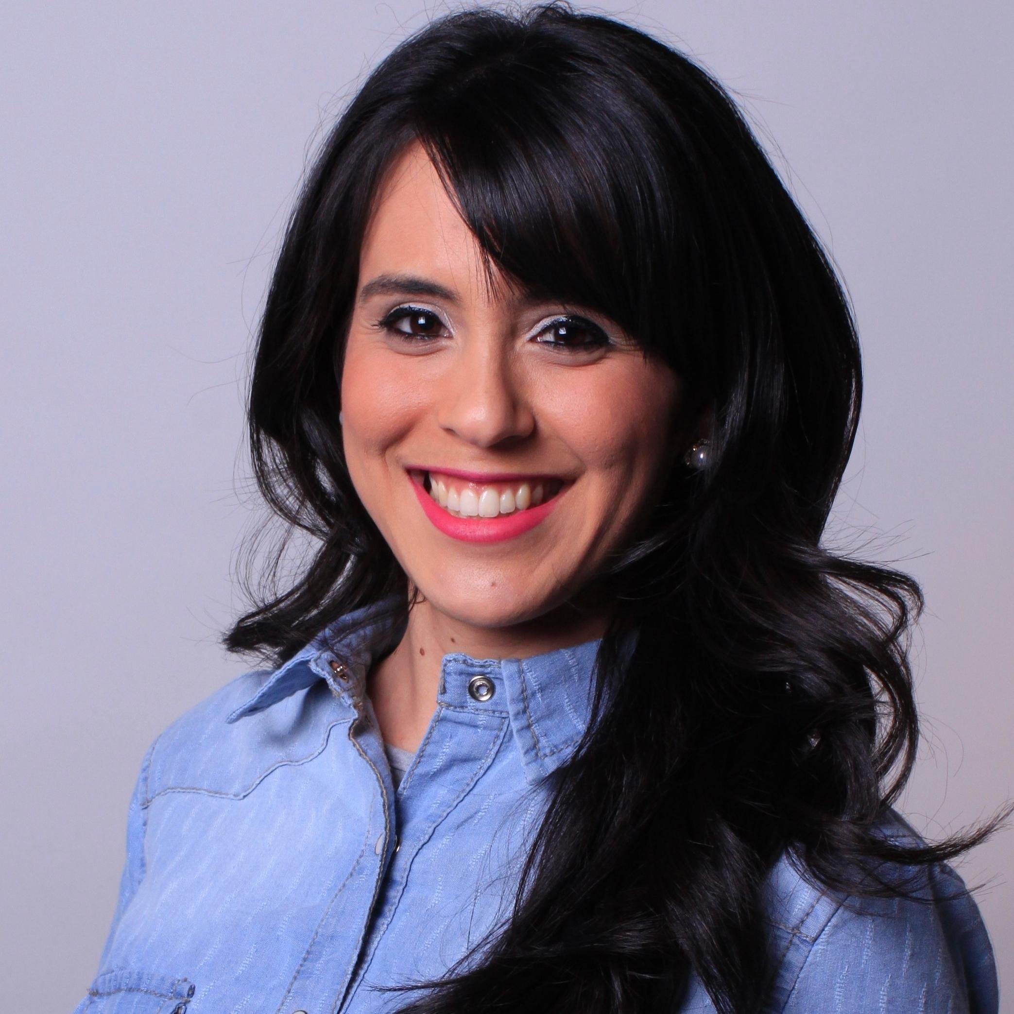 Carolina Teles, Bacharel em Direito. Candidata a Deputada Estadual com o número 17017 pelo PSL.