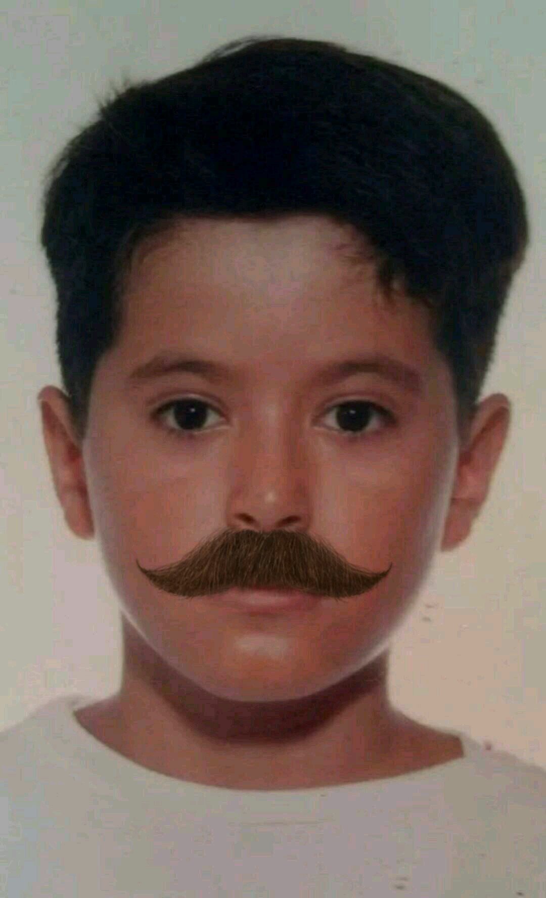 Este perfil es irreal y grosero, las voces célebres son pobres imitaciones y debido a su contenido ¡Nadie lo debe ver!