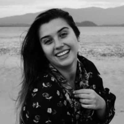 Fotógrafa e estudante de Arquitetura e Urbanismo.