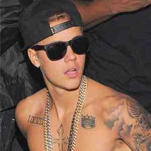 JustinlBieber19's profile picture. Love Music Puting in a puzzle that link me to my girlfriend house @ArianaGrande