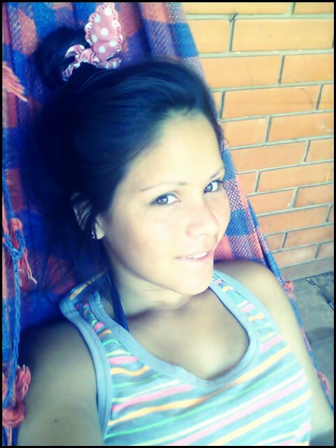 La vida tiene muchas opciones, no tienes que escoger siempre la que parece mejor, sino la que te haga feliz.